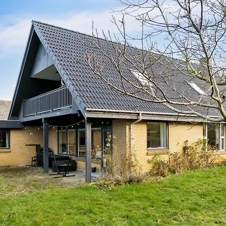 Villa Large Summer House In On Lolland